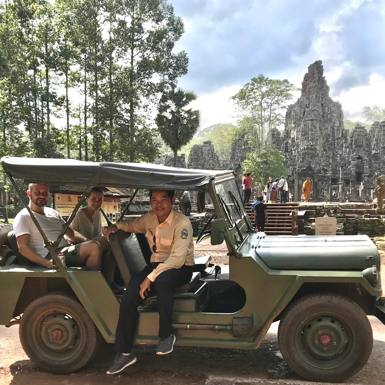 Bayon with Jeep and Local Expert Guide