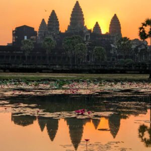 Private Angkor Wat Sunrise Tour by Vintage Jeep